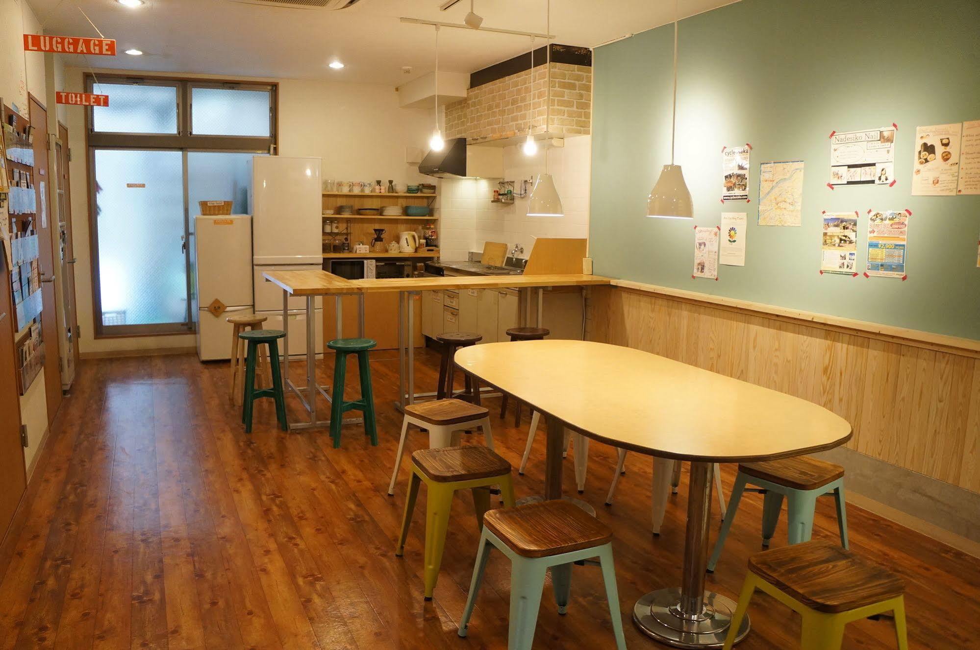 J-Hoppers Osaka Guesthouse Экстерьер фото