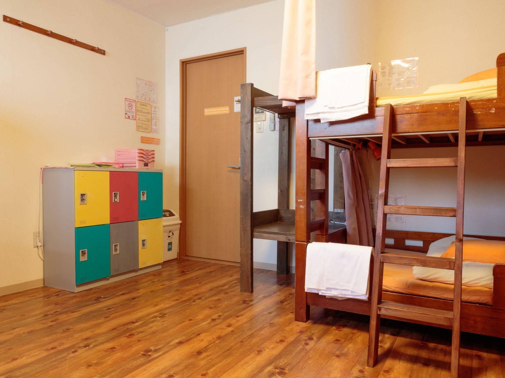 J-Hoppers Osaka Guesthouse Экстерьер фото