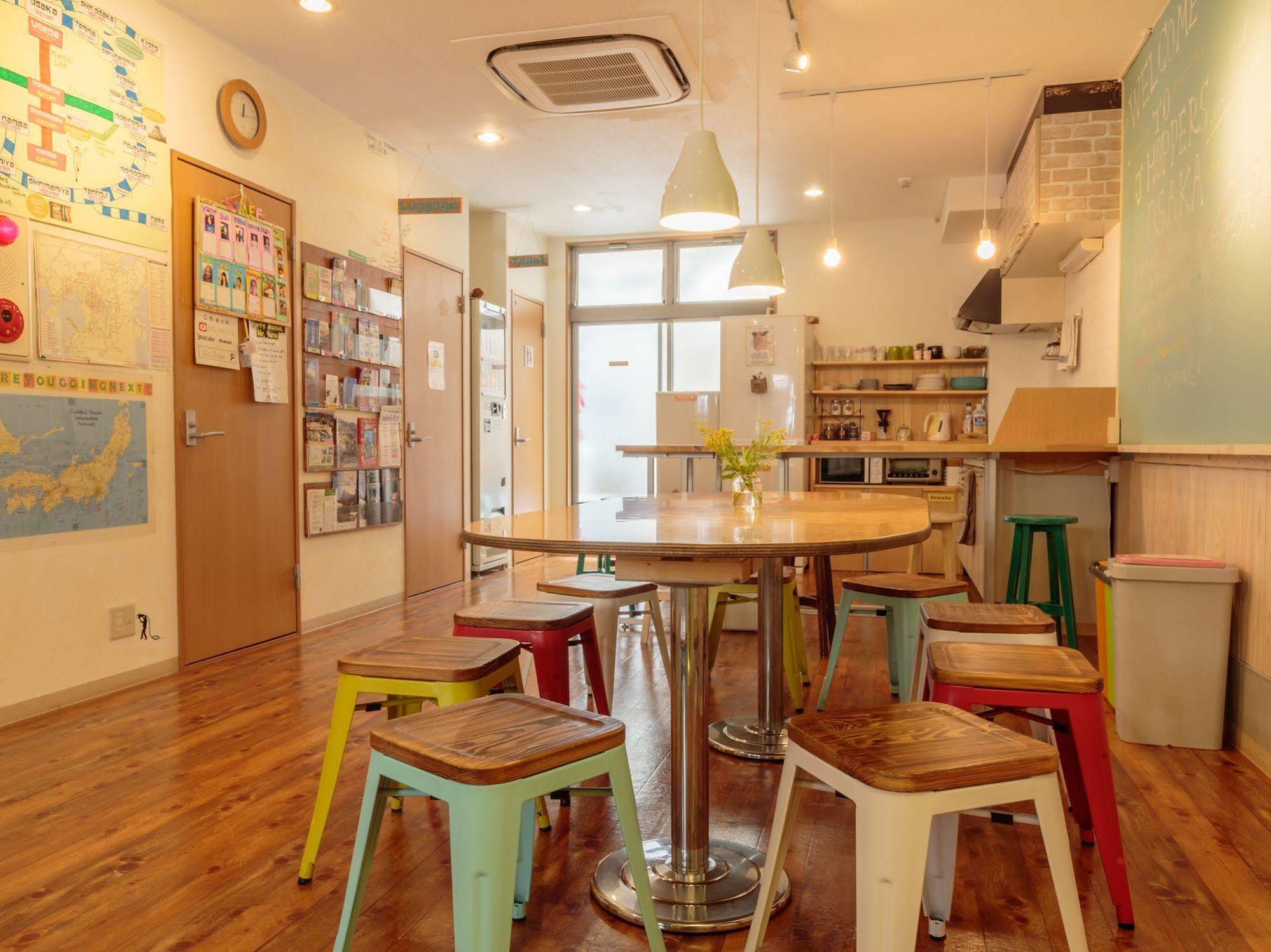 J-Hoppers Osaka Guesthouse Экстерьер фото