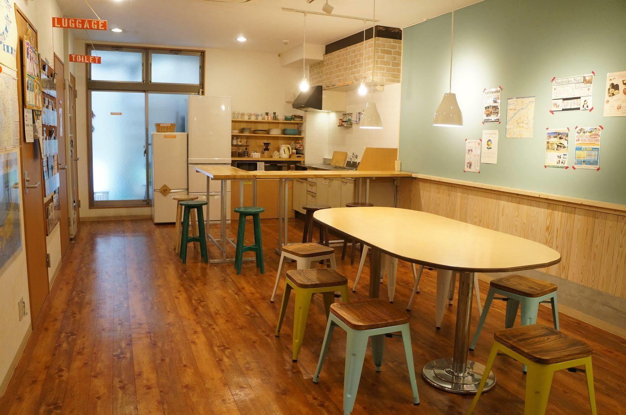J-Hoppers Osaka Guesthouse Экстерьер фото